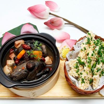 Bí kíp cách nấu gà Ác hầm hạt sen